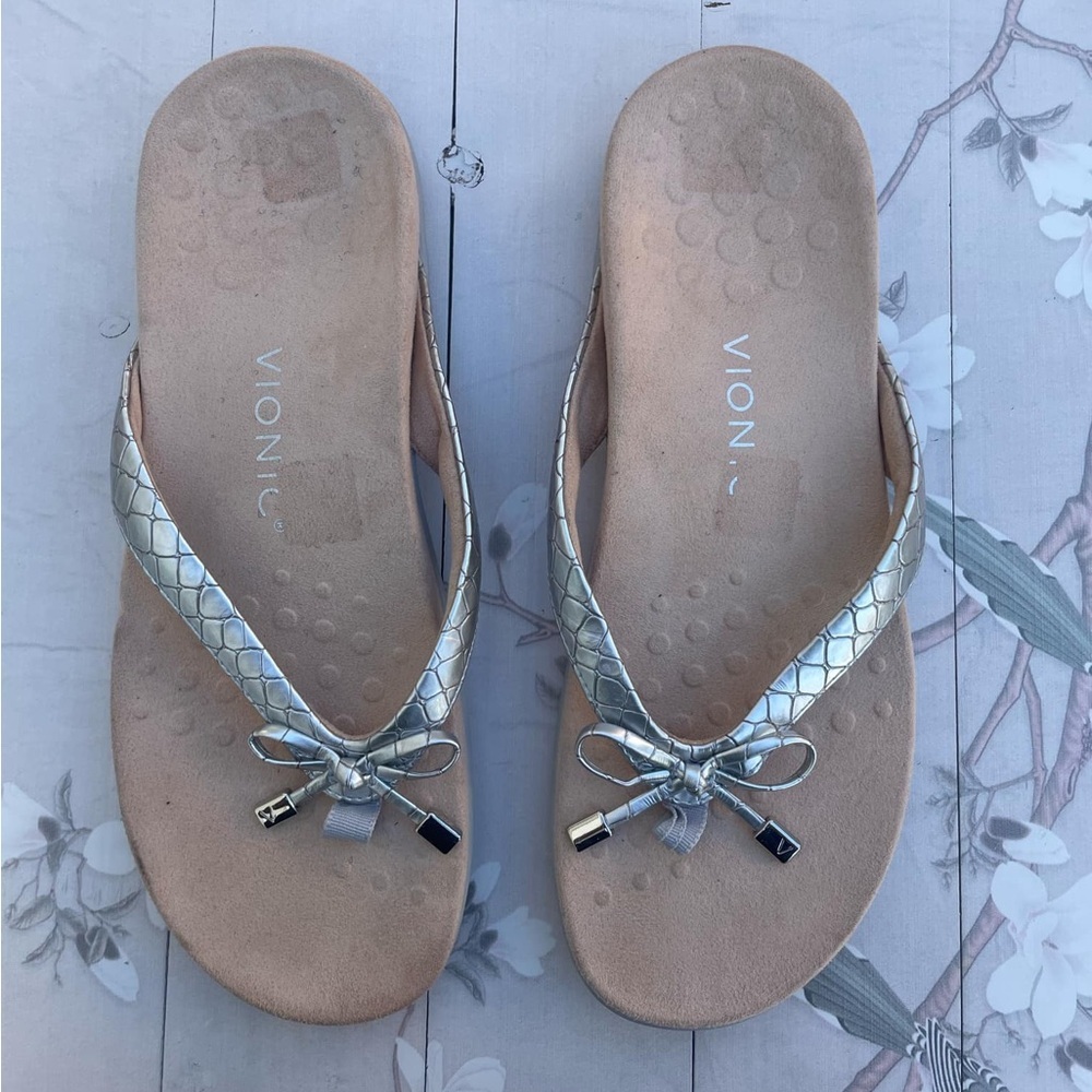 Vionic Women's Metallic Silver Sandals
